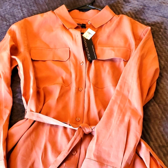 Banana Republic Tops - Banana Republic Belted blouse